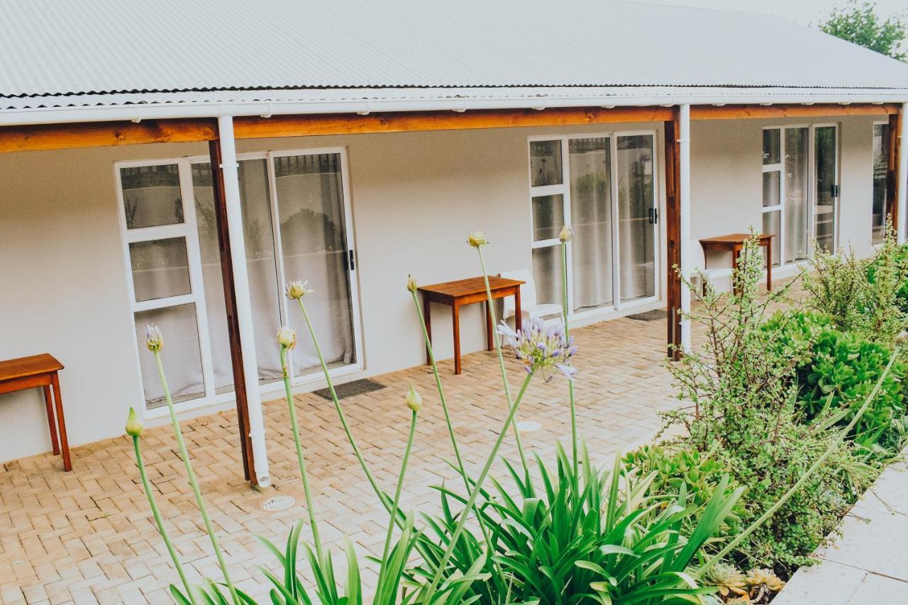 Azaria Guesthouse Свеллендам Экстерьер фото