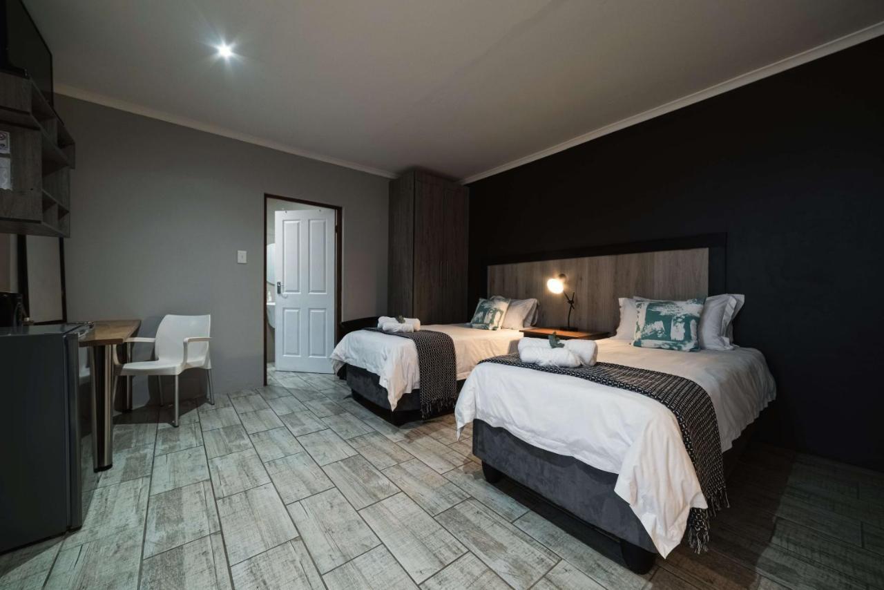 Azaria Guesthouse Свеллендам Экстерьер фото