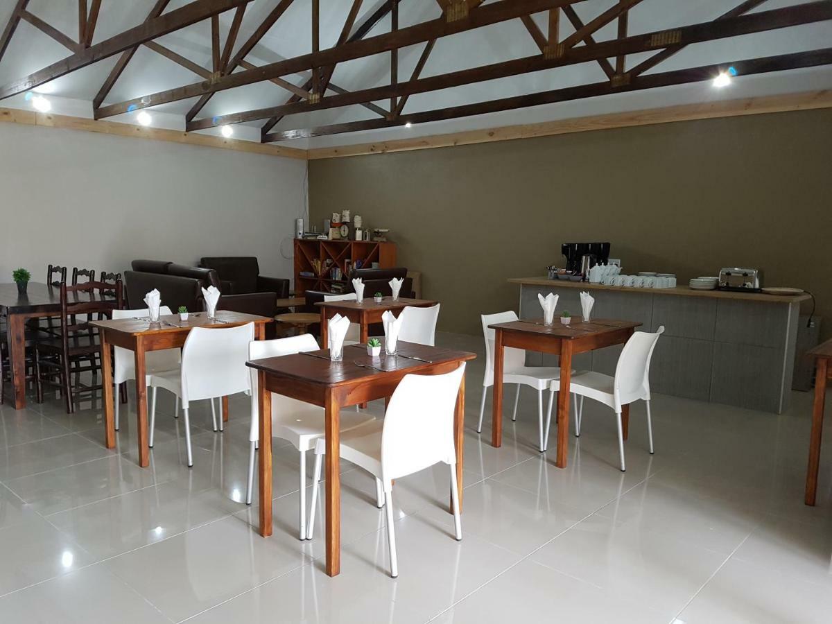 Azaria Guesthouse Свеллендам Экстерьер фото