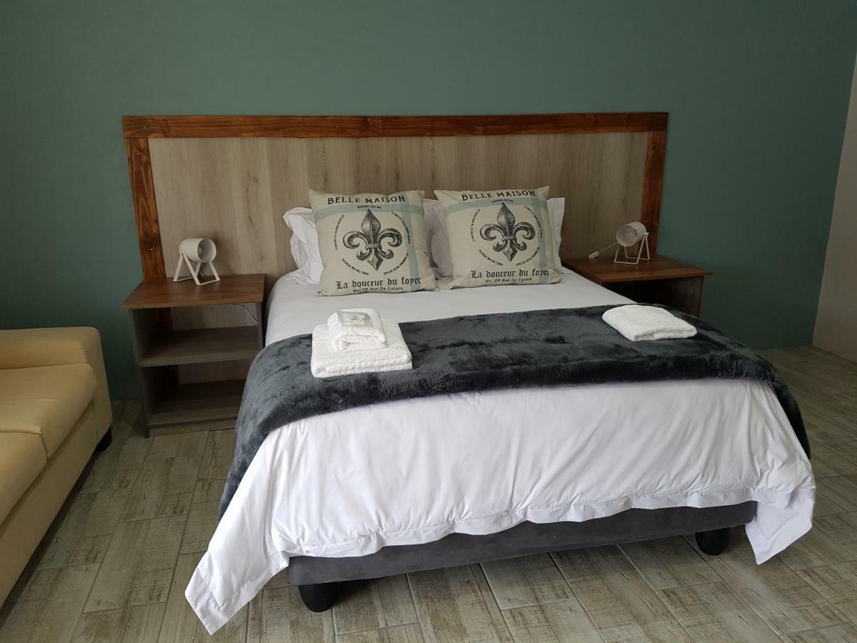 Azaria Guesthouse Свеллендам Экстерьер фото