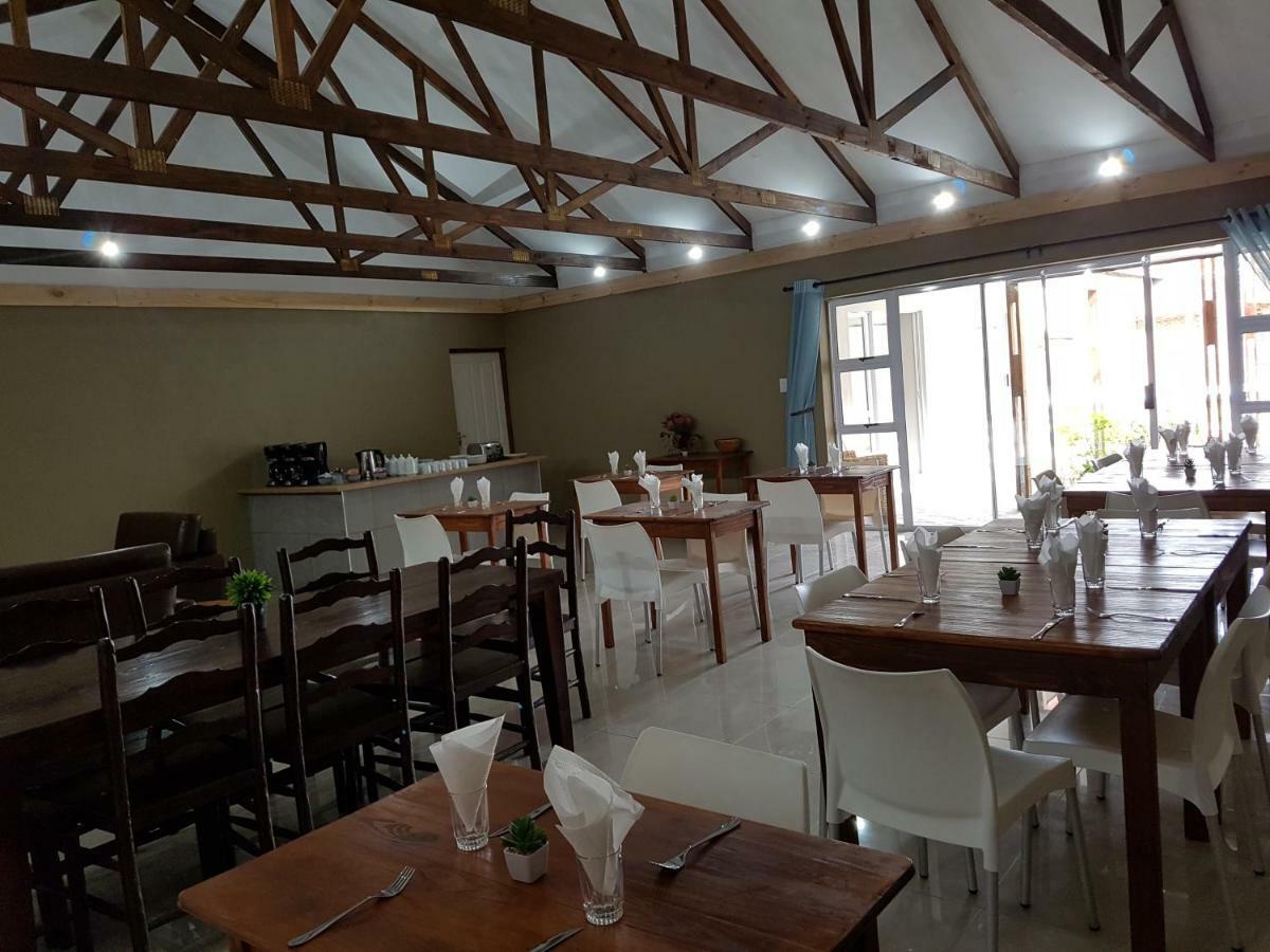 Azaria Guesthouse Свеллендам Экстерьер фото