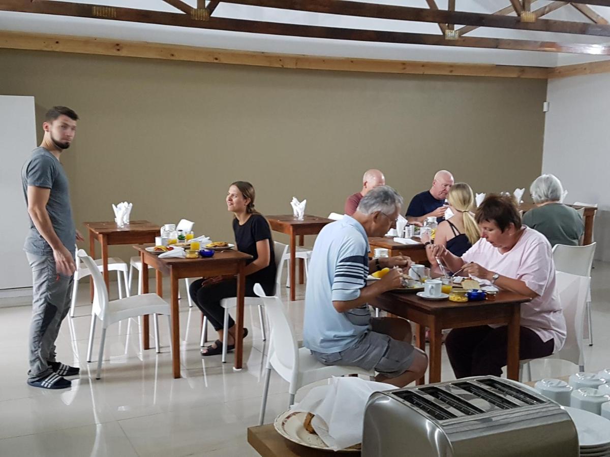 Azaria Guesthouse Свеллендам Экстерьер фото